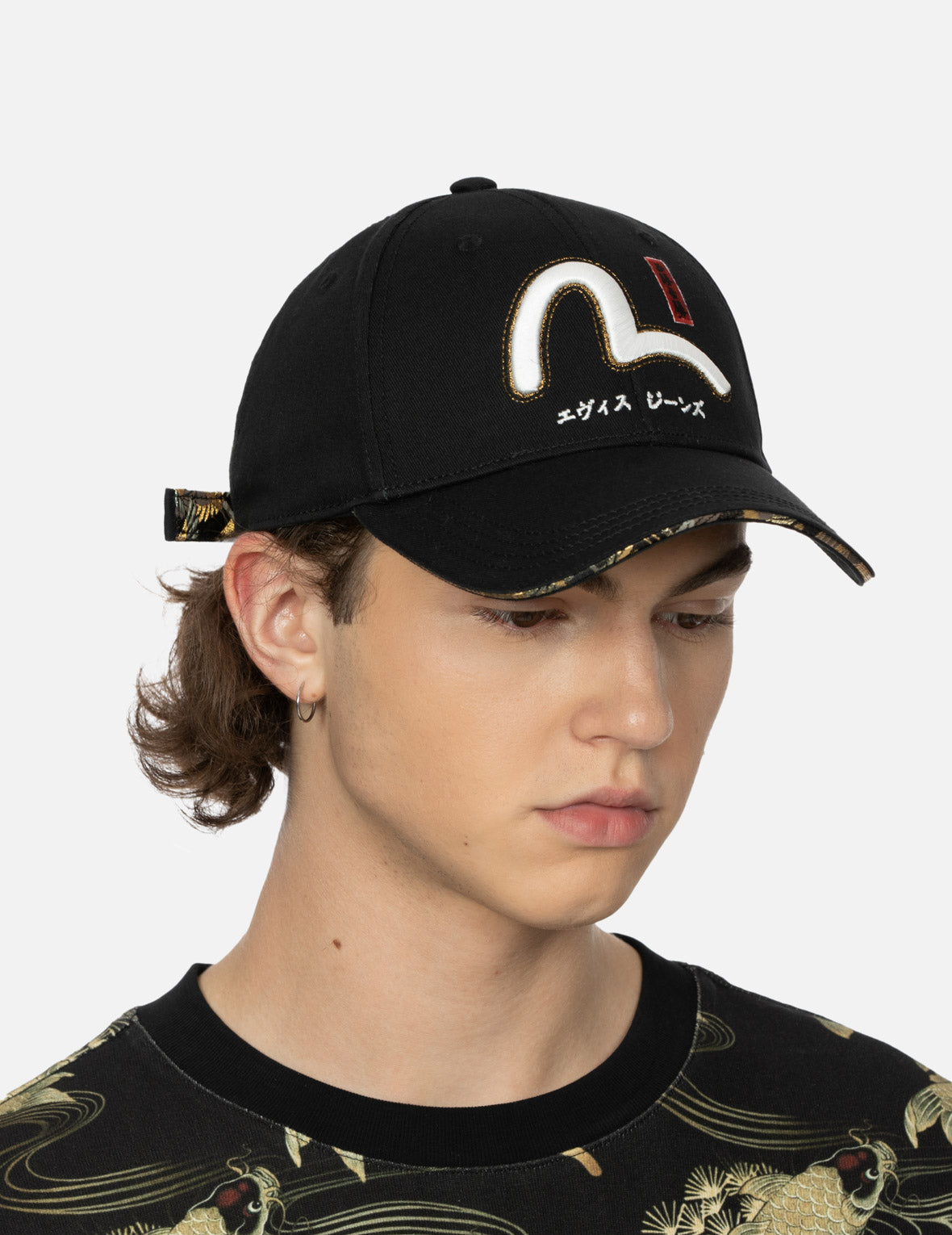 Seagull Embroidery and Daicock Brocade Cap