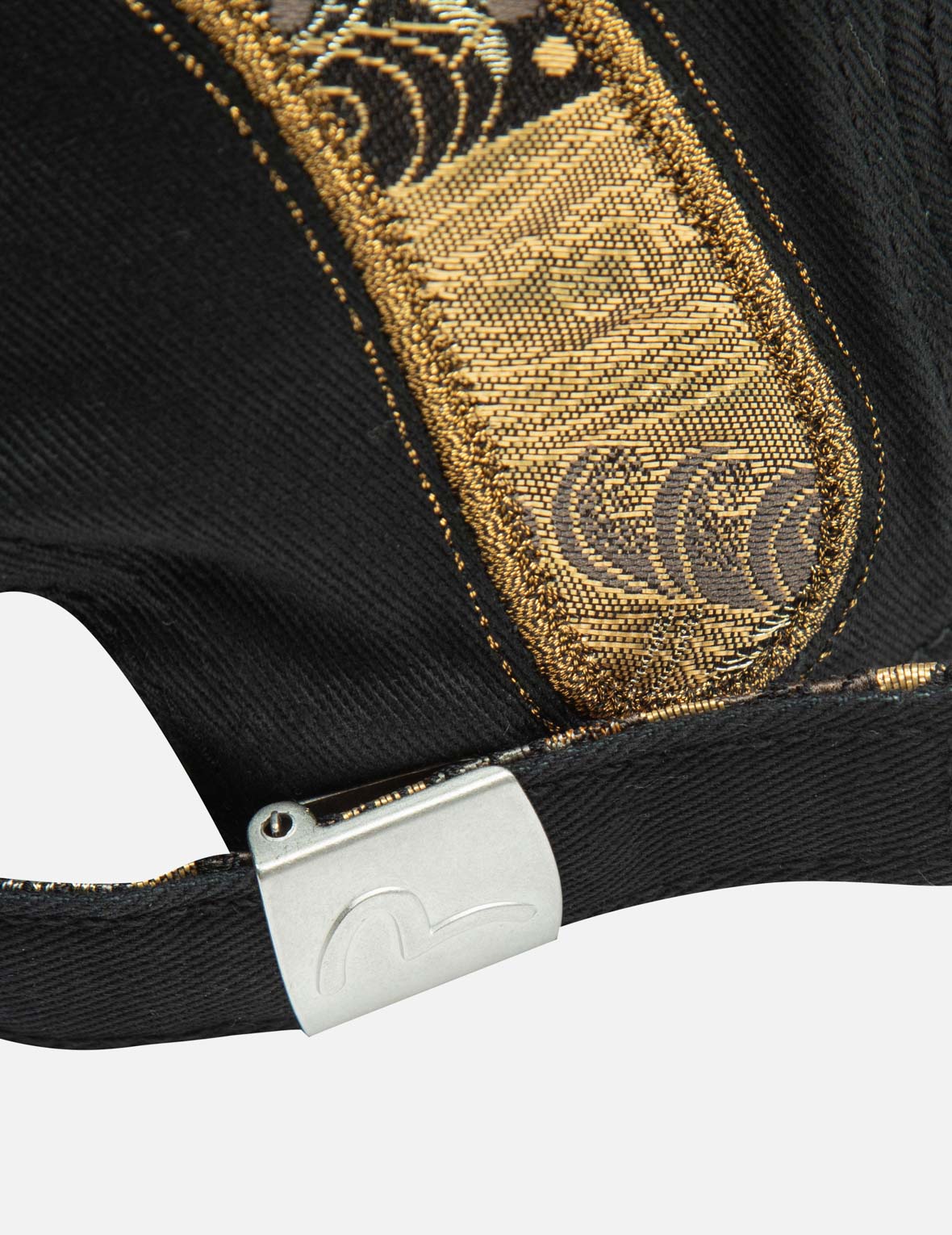 Seagull Embroidery and Daicock Brocade Cap