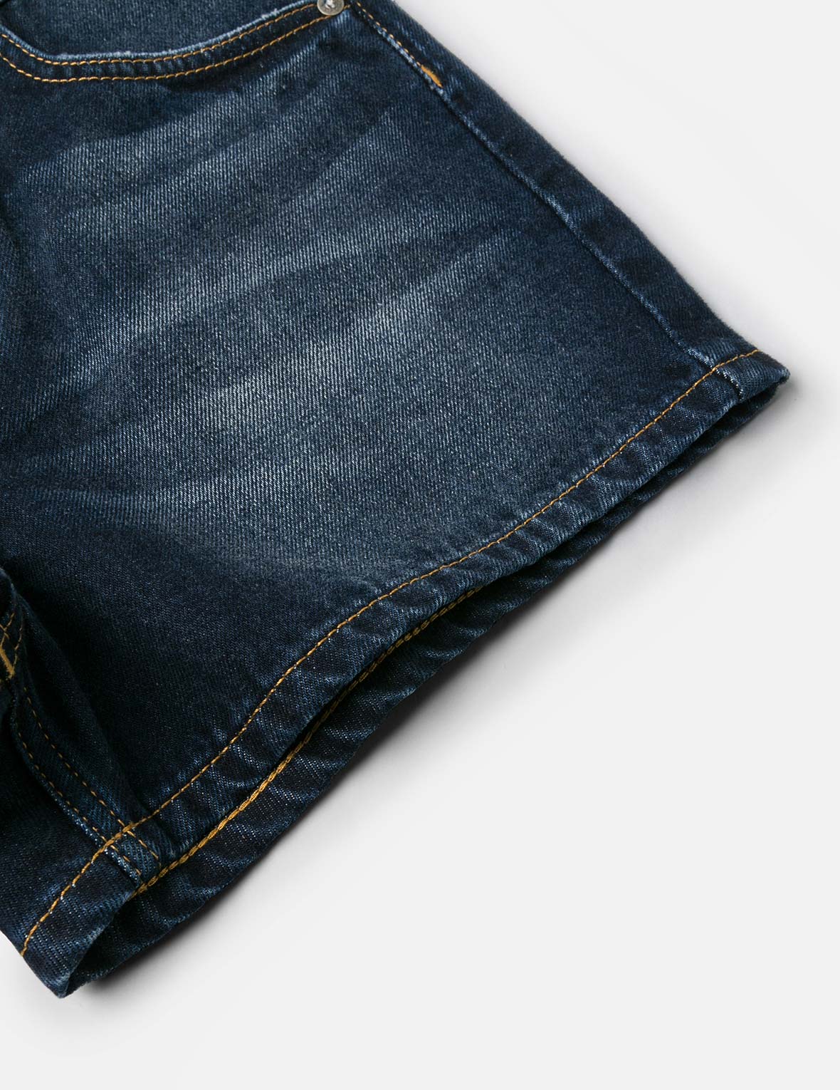 Distressed Kamon and Seagull Appliqué Embroidery Fashion Fit Denim Shorts