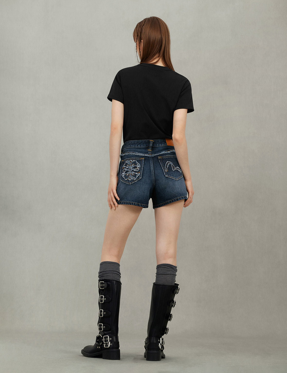 Distressed Kamon and Seagull Appliqué Embroidery Fashion Fit Denim Shorts