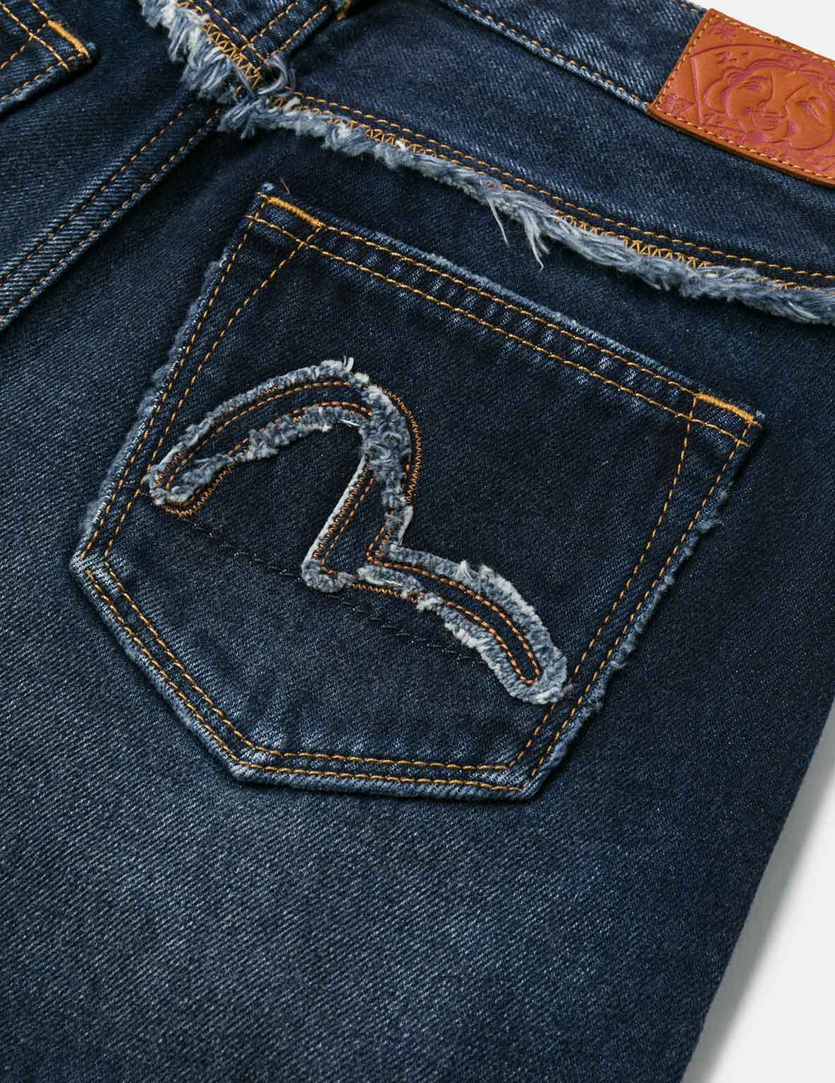 Distressed Kamon and Seagull Appliqué Embroidery Fashion Fit Denim Shorts