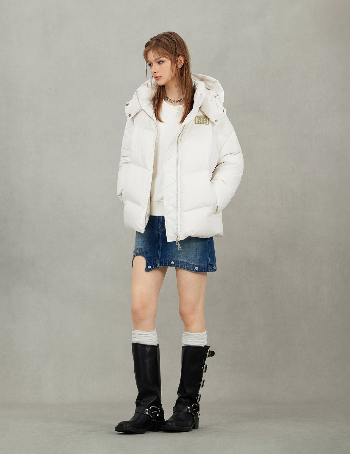 Gold-Thread Cat Appliqué Fashion Fit Down Jacket with Detachable Hood