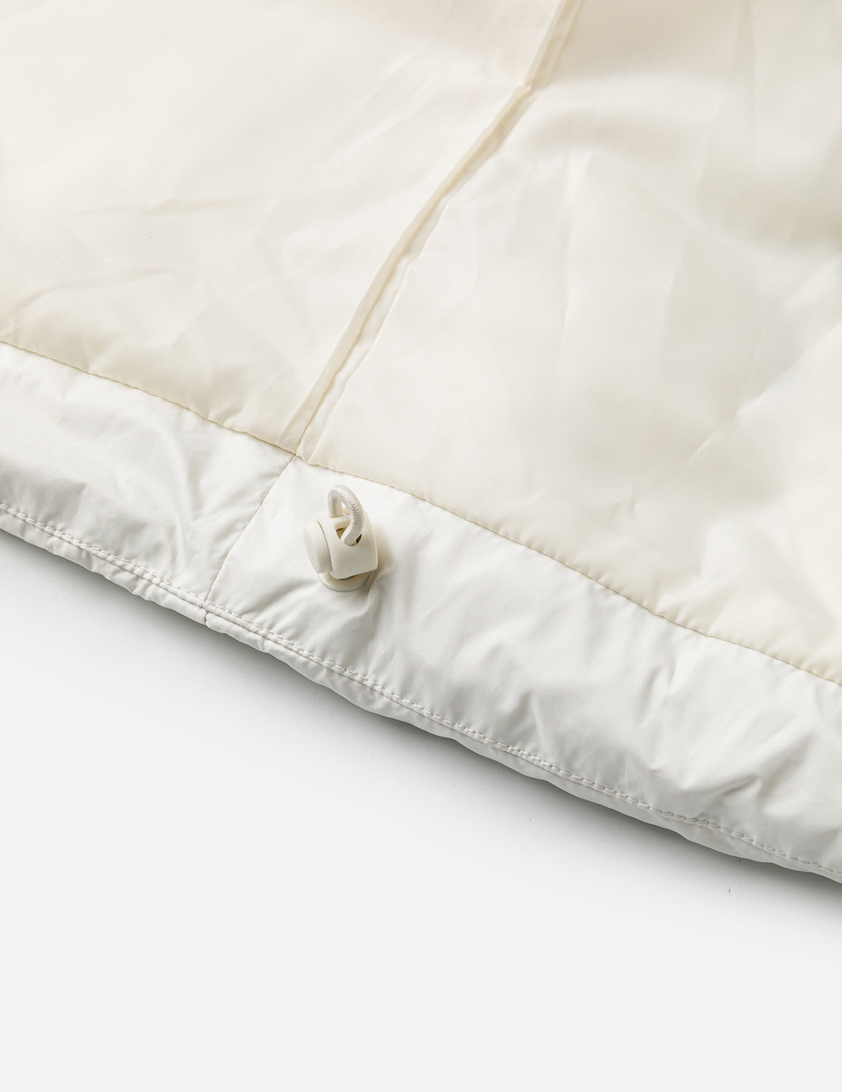 Gold-Thread Cat Appliqué Fashion Fit Down Jacket with Detachable Hood
