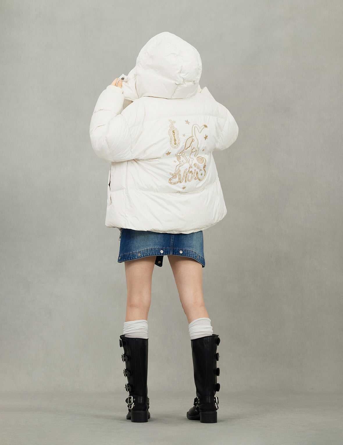 Gold-Thread Cat Appliqué Fashion Fit Down Jacket with Detachable Hood