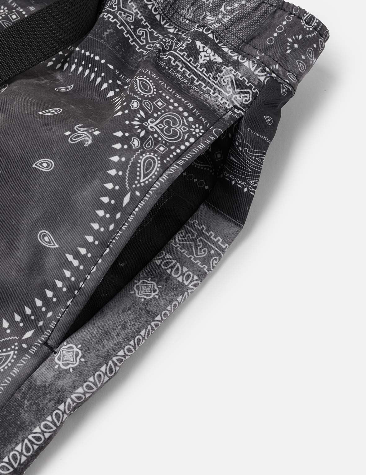 Allover Paisley Print Relax Fit Cargo Shorts