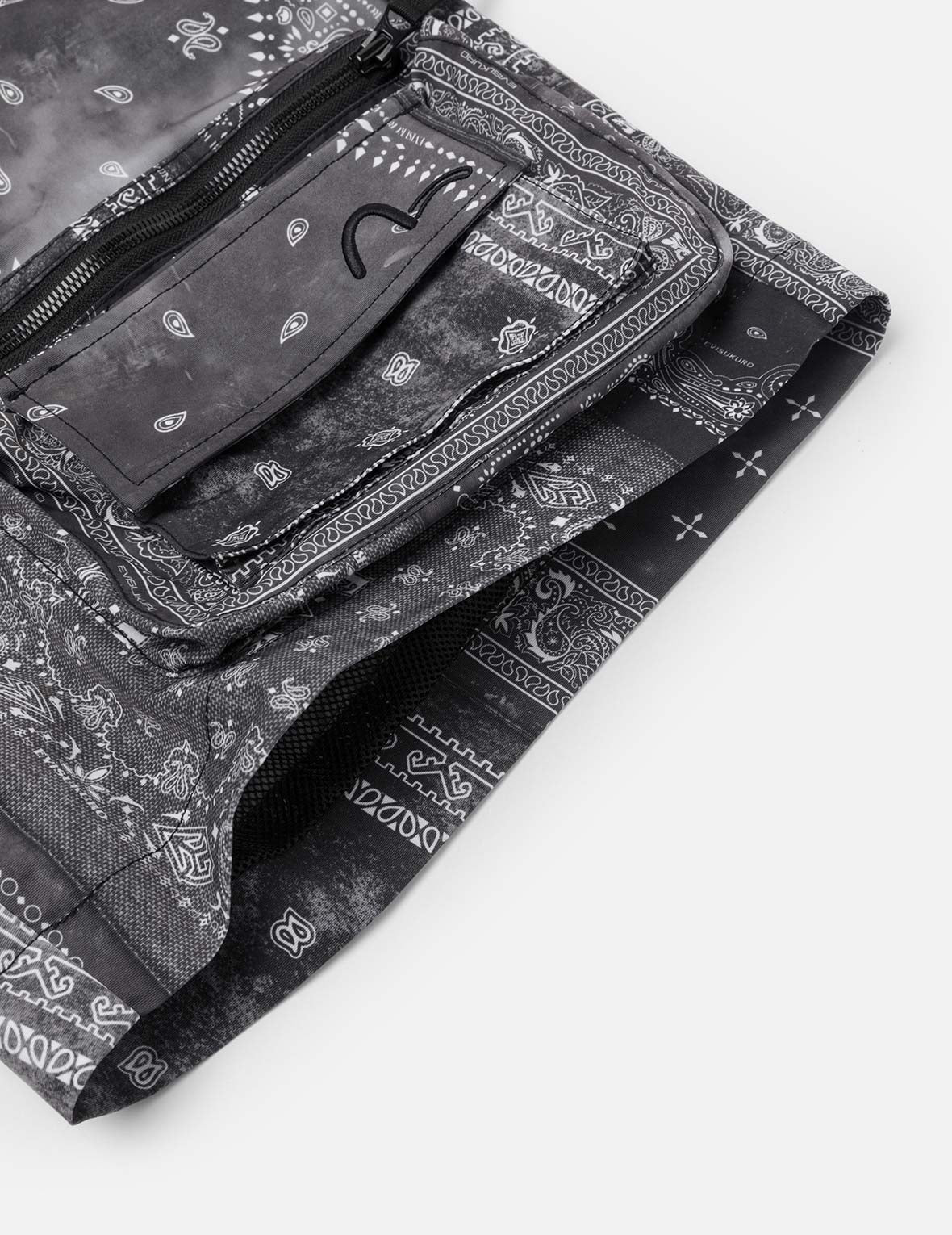 Allover Paisley Print Relax Fit Cargo Shorts