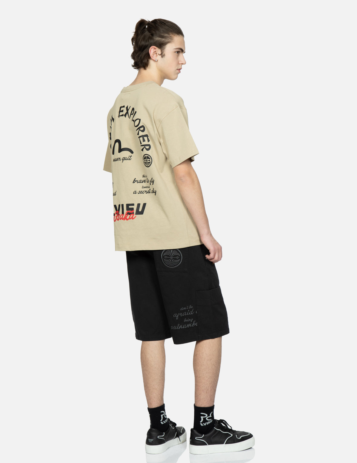 Slogan and Kamon Embroidery Cargo Shorts