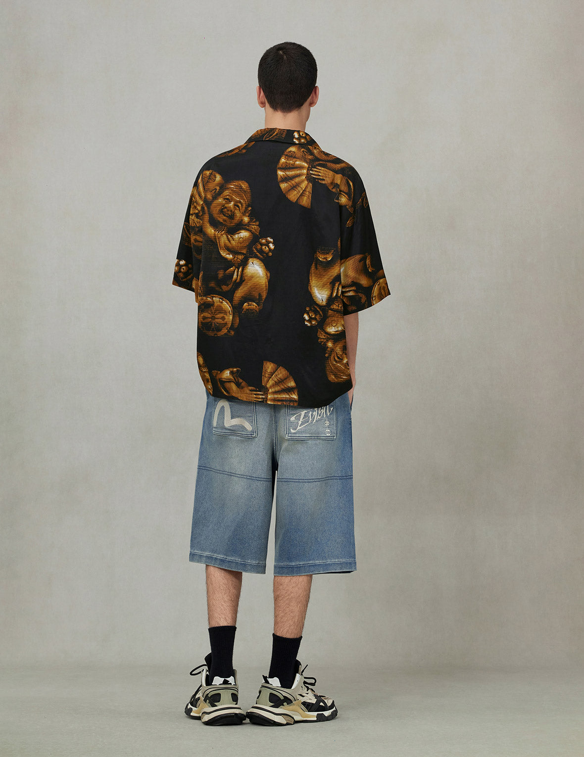 Seagull and Logo Appliqué Embroidery Fashion Fit Denim Shorts