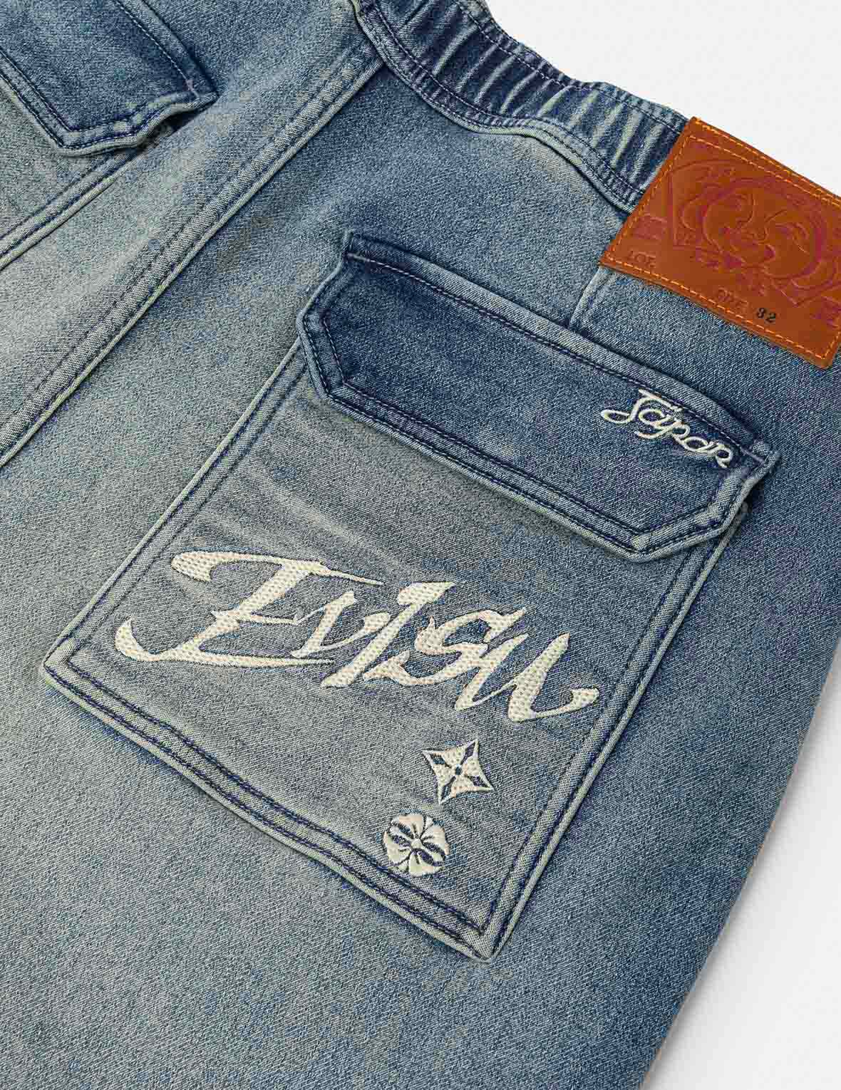 Seagull and Logo Appliqué Embroidery Fashion Fit Denim Shorts