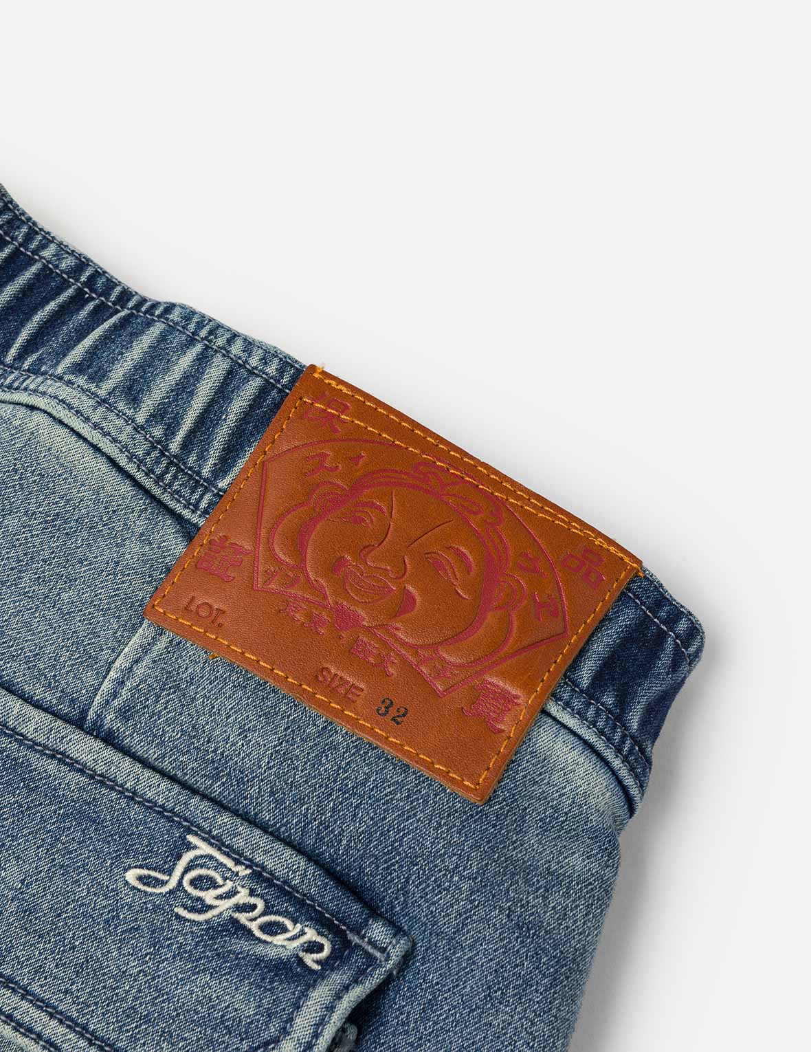 Seagull and Logo Appliqué Embroidery Fashion Fit Denim Shorts