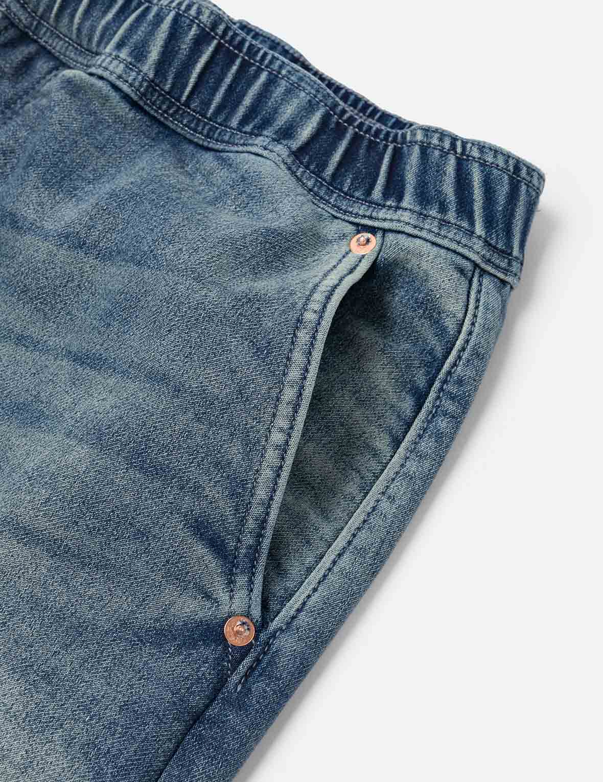 Seagull and Logo Appliqué Embroidery Fashion Fit Denim Shorts