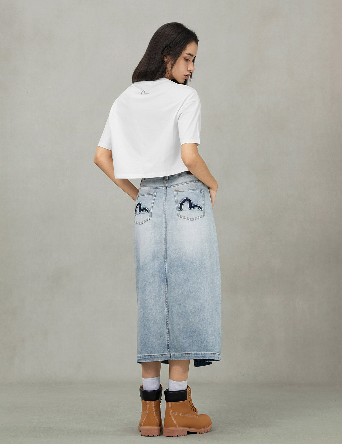 Kamon Rhinestone Cropped T-Shirt
