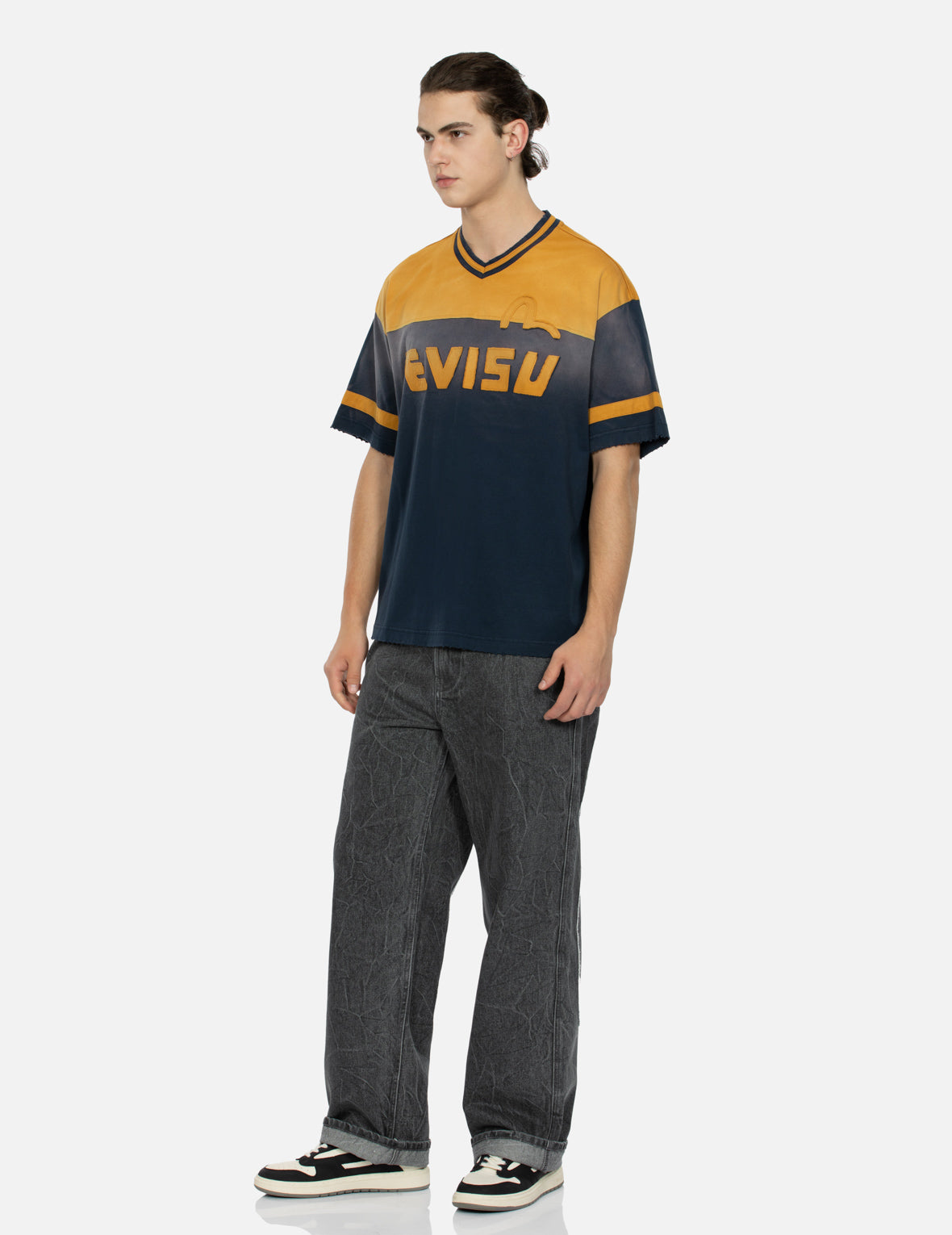 Seagull and Logo Appliqué Embroidery Boxy V-Neck T-shirt