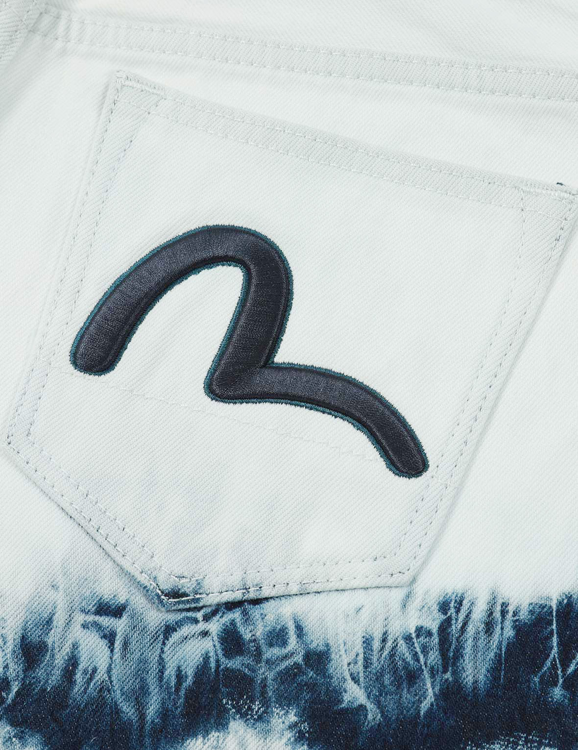 Seagull Embroidery Bleach Tie-dye Denim Shorts