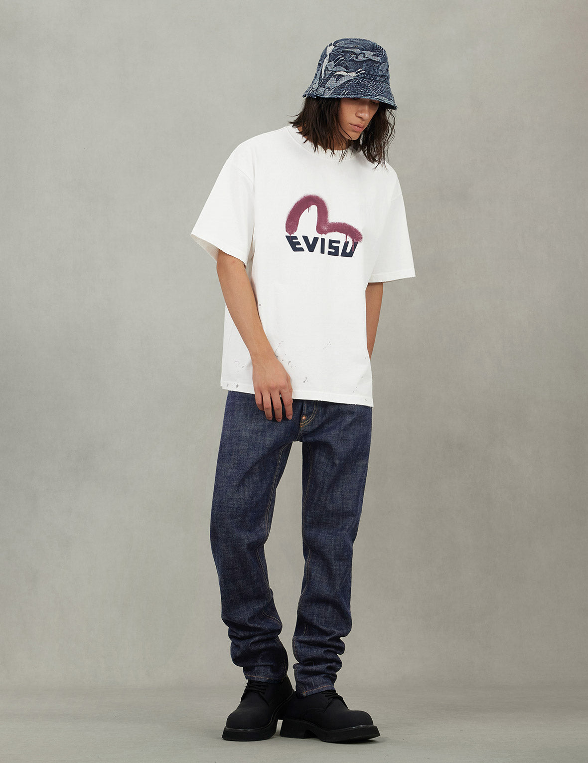Graffiti-Style Seagull and Logo Print Relax Fit T-Shirt