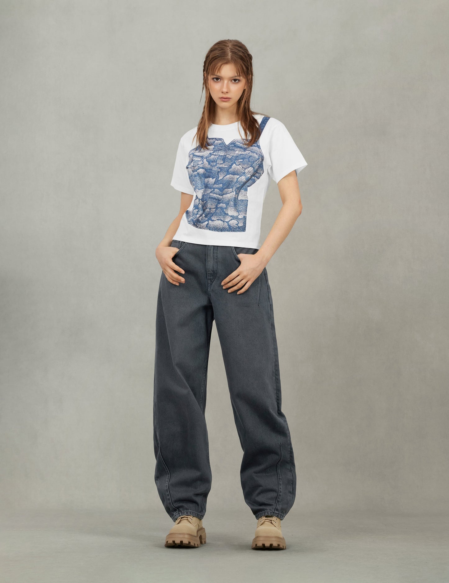 Distressed Kamon Appliqué Embroidery Balloon Fit Jeans