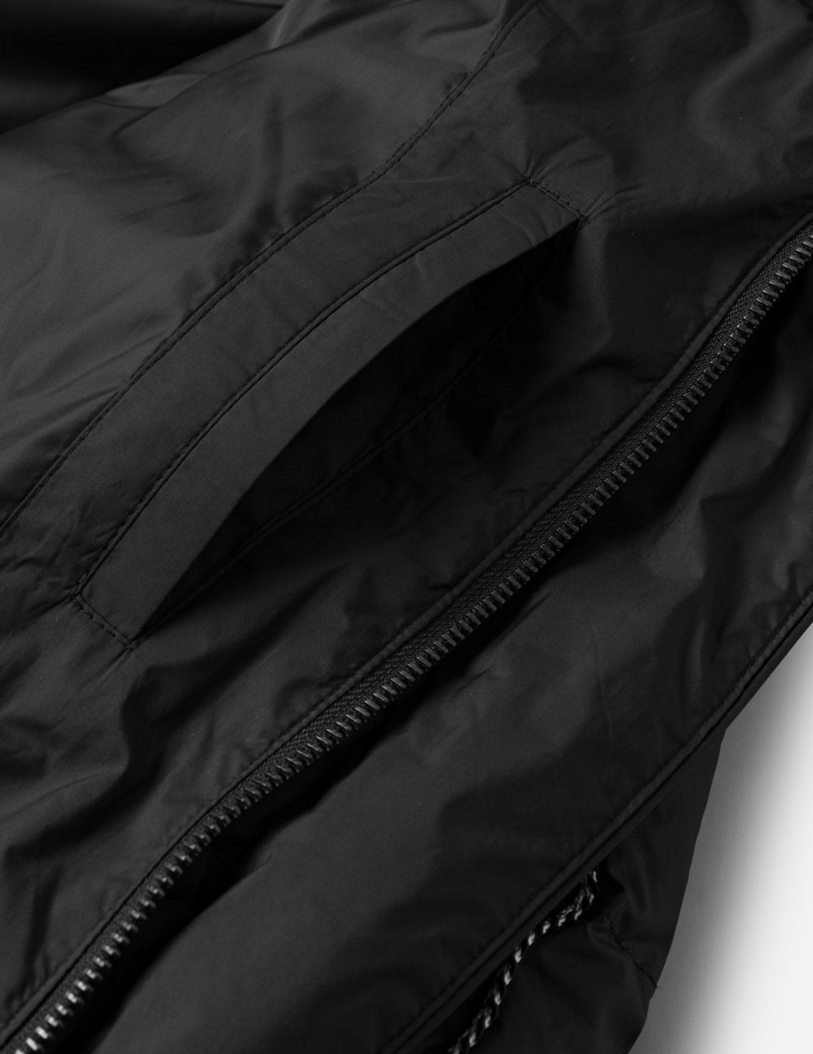 Seagull and Logo Embroidery Fashion Fit Down Jacket with Detachable Hood