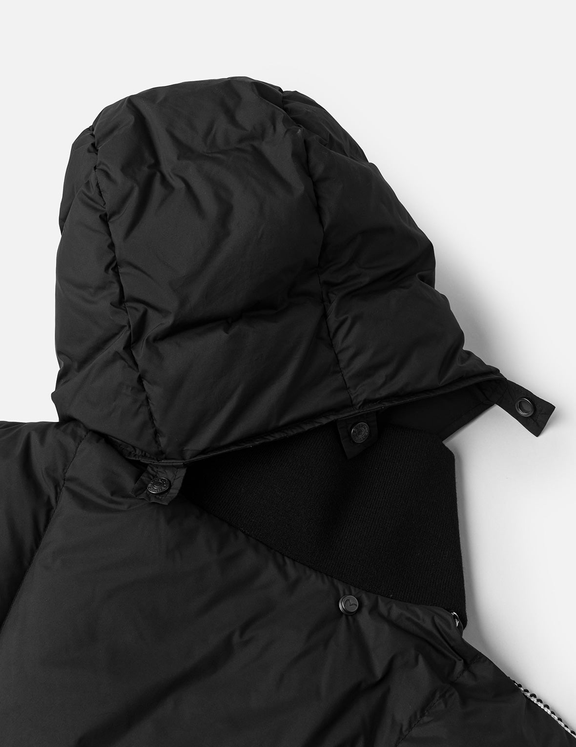Seagull and Logo Embroidery Fashion Fit Down Jacket with Detachable Hood