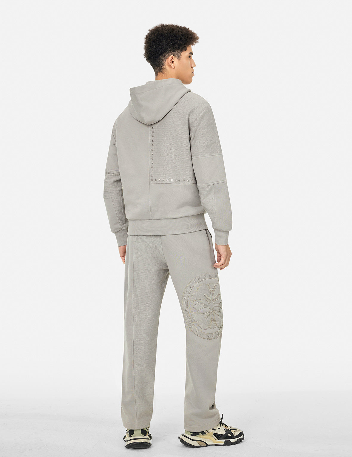 Kamon Appliqué and Fabric Blocking Fashion Fit Sweatpants