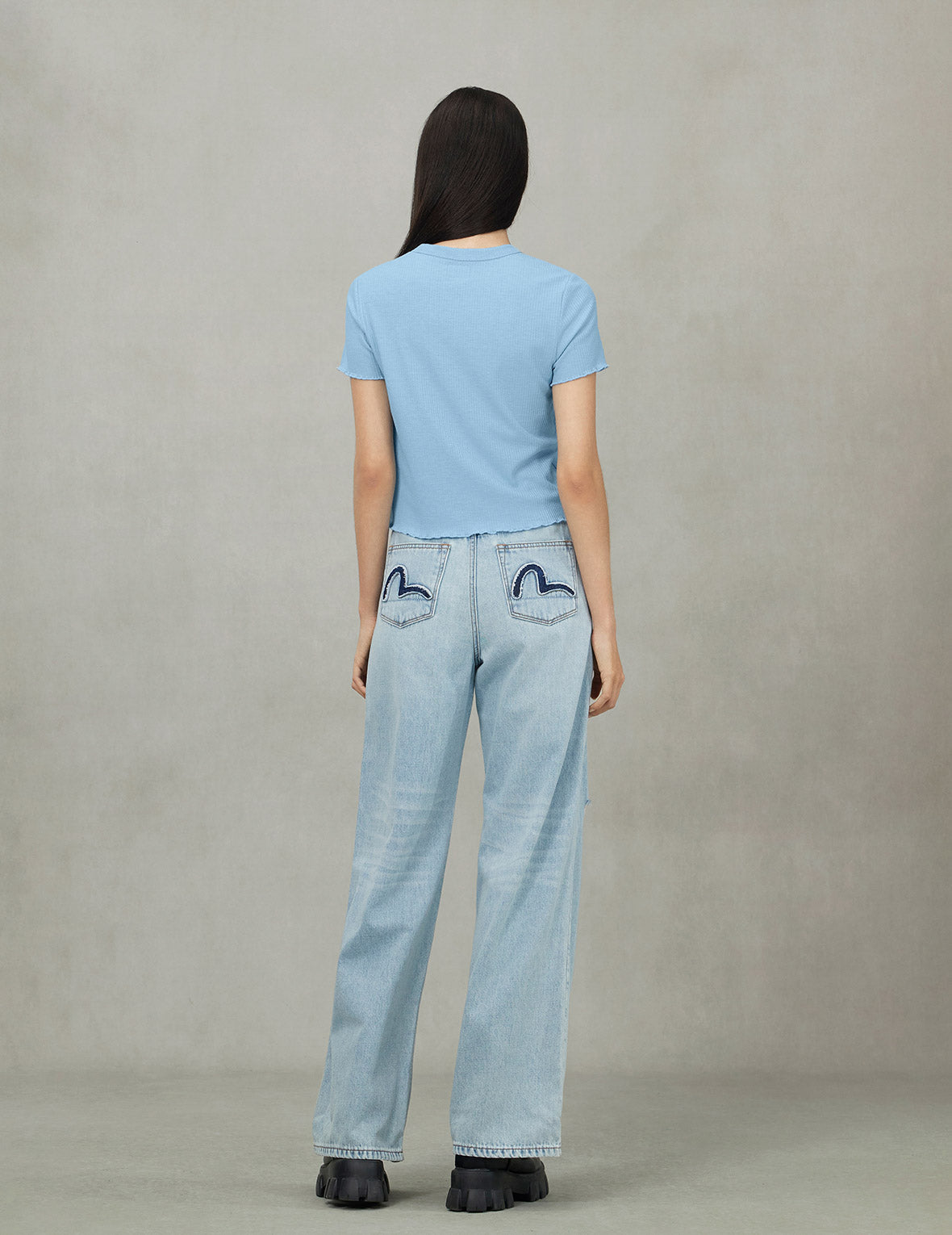 Rope Twist Logo Embroidery Fashion Fit T-shirt