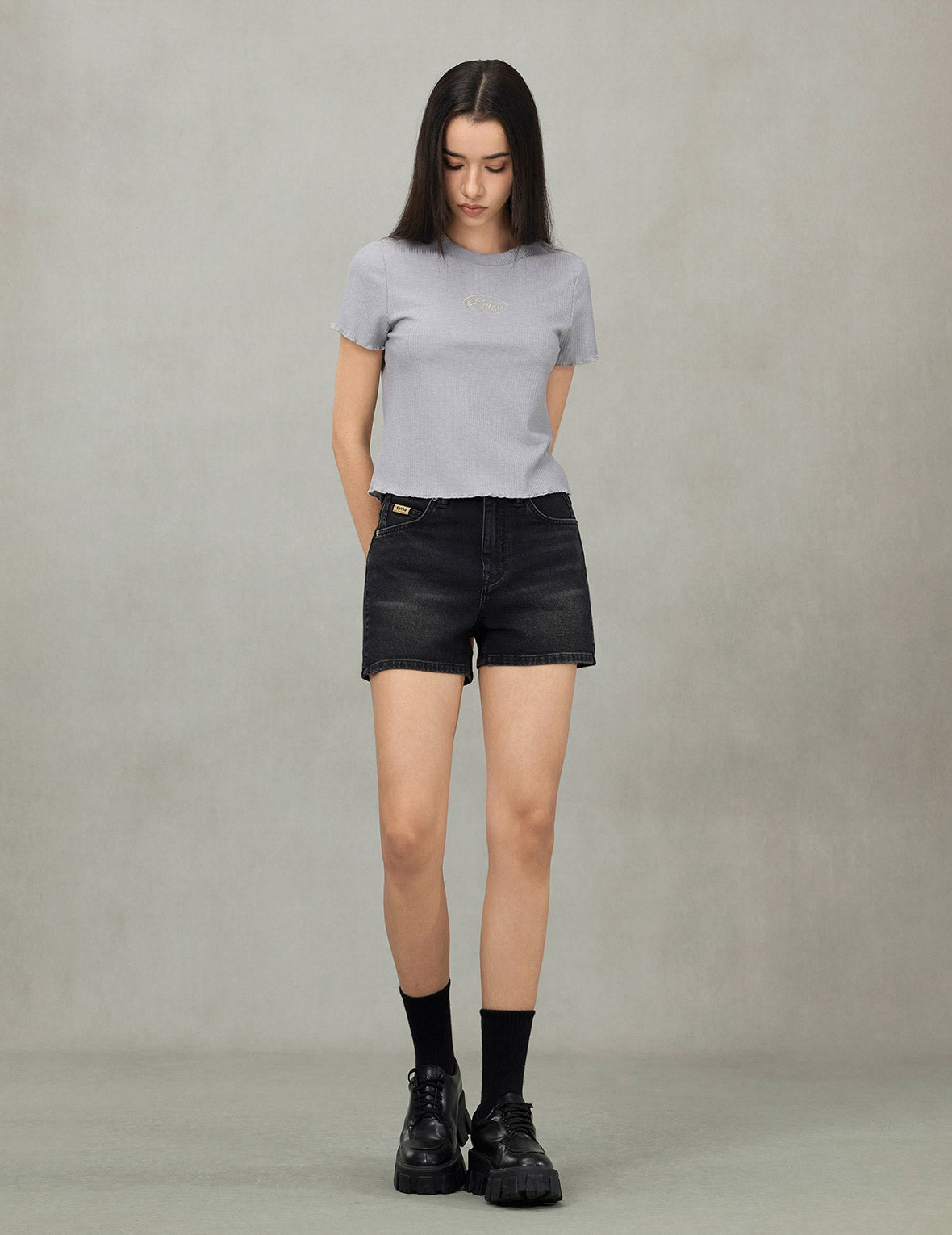 Rope Twist Logo Embroidery Fashion Fit T-shirt