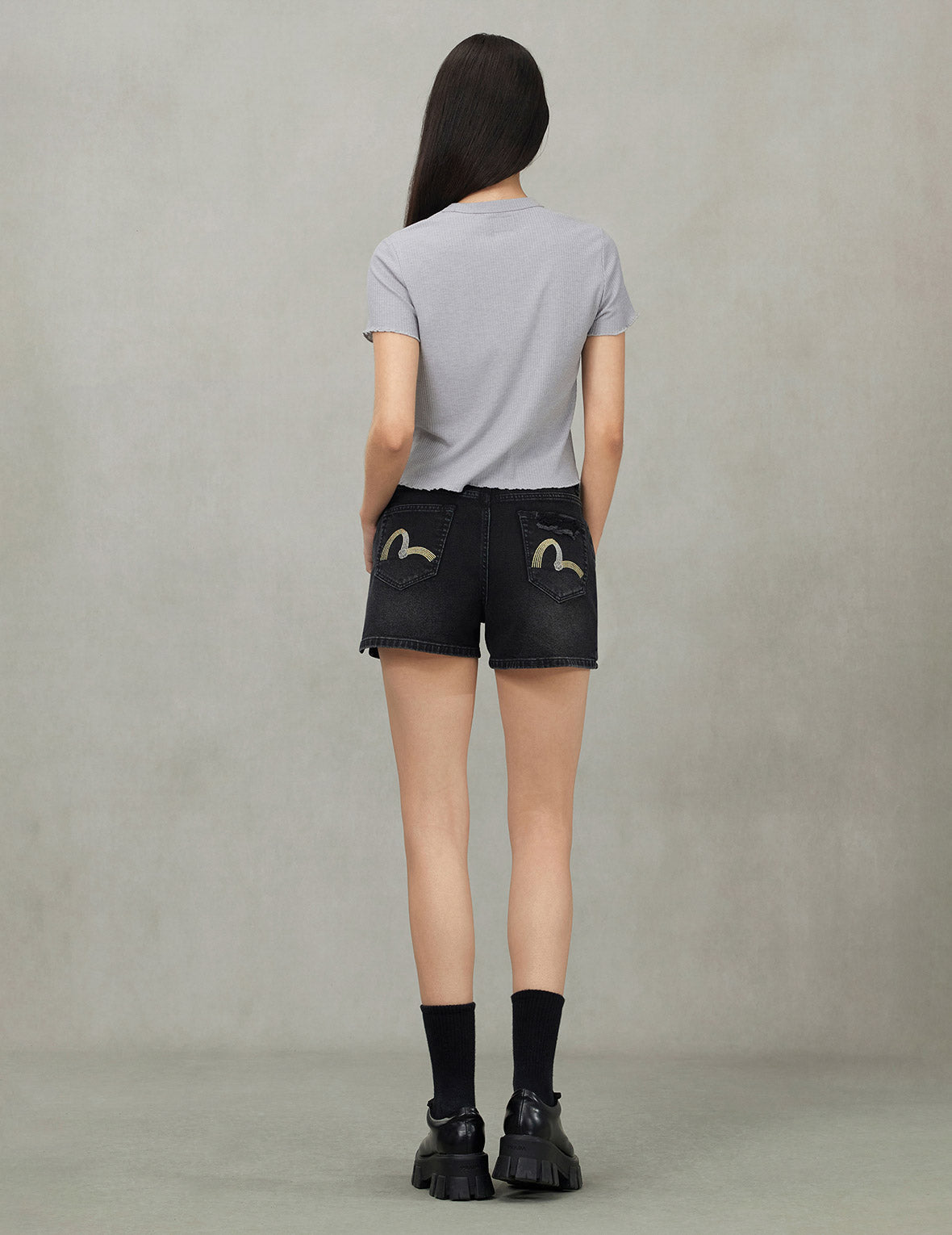 Rope Twist Logo Embroidery Fashion Fit T-shirt